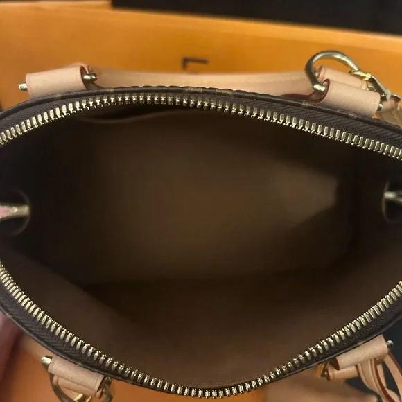 Louis Vuitton Alma BB *Beautiful Condition* w/lock, key & dustbag -like new! - Picture 10 of 16